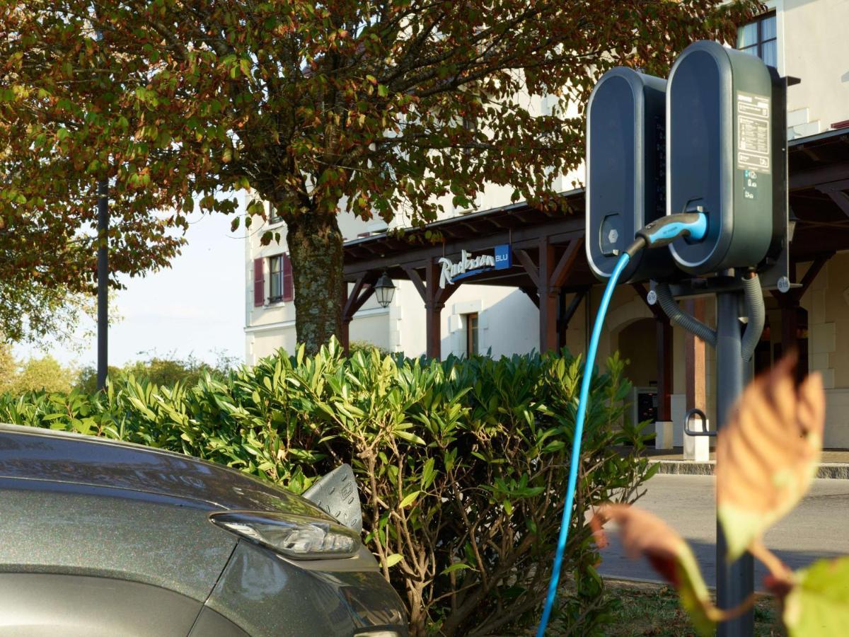 Radisson Blu Hotel Paris, Marne-la-Vallée Magny-le-Hongre Esterno foto Car charging station