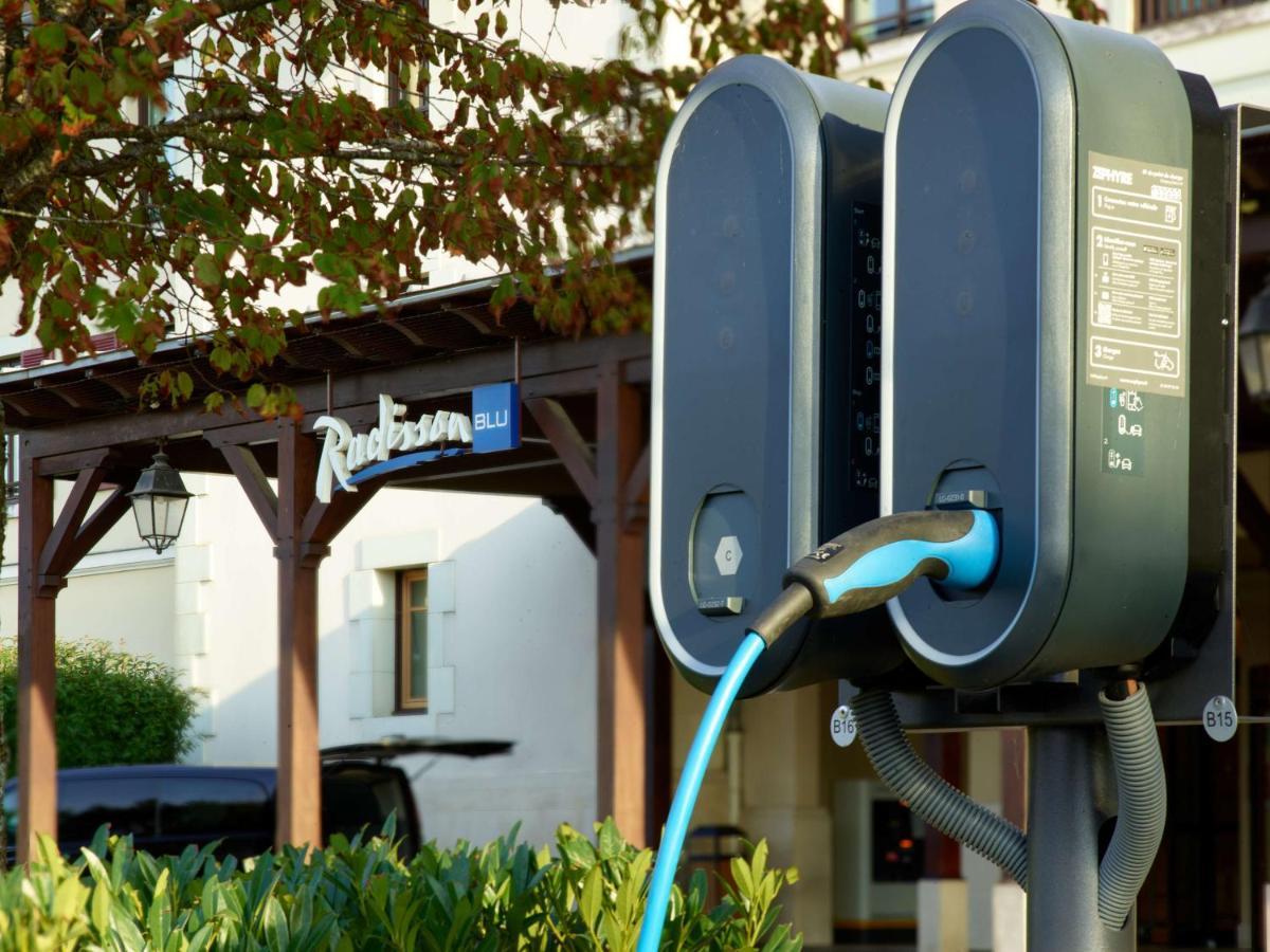 Radisson Blu Hotel Paris, Marne-la-Vallée Magny-le-Hongre Esterno foto The station is equipped with a 15 kW AC fast charger.