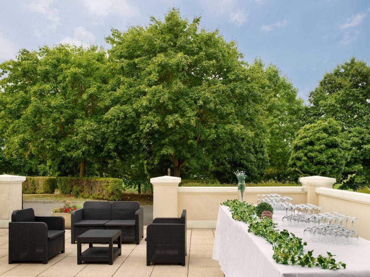 Radisson Blu Hotel Paris, Marne-la-Vallée Magny-le-Hongre Esterno foto The terrace of the hotel