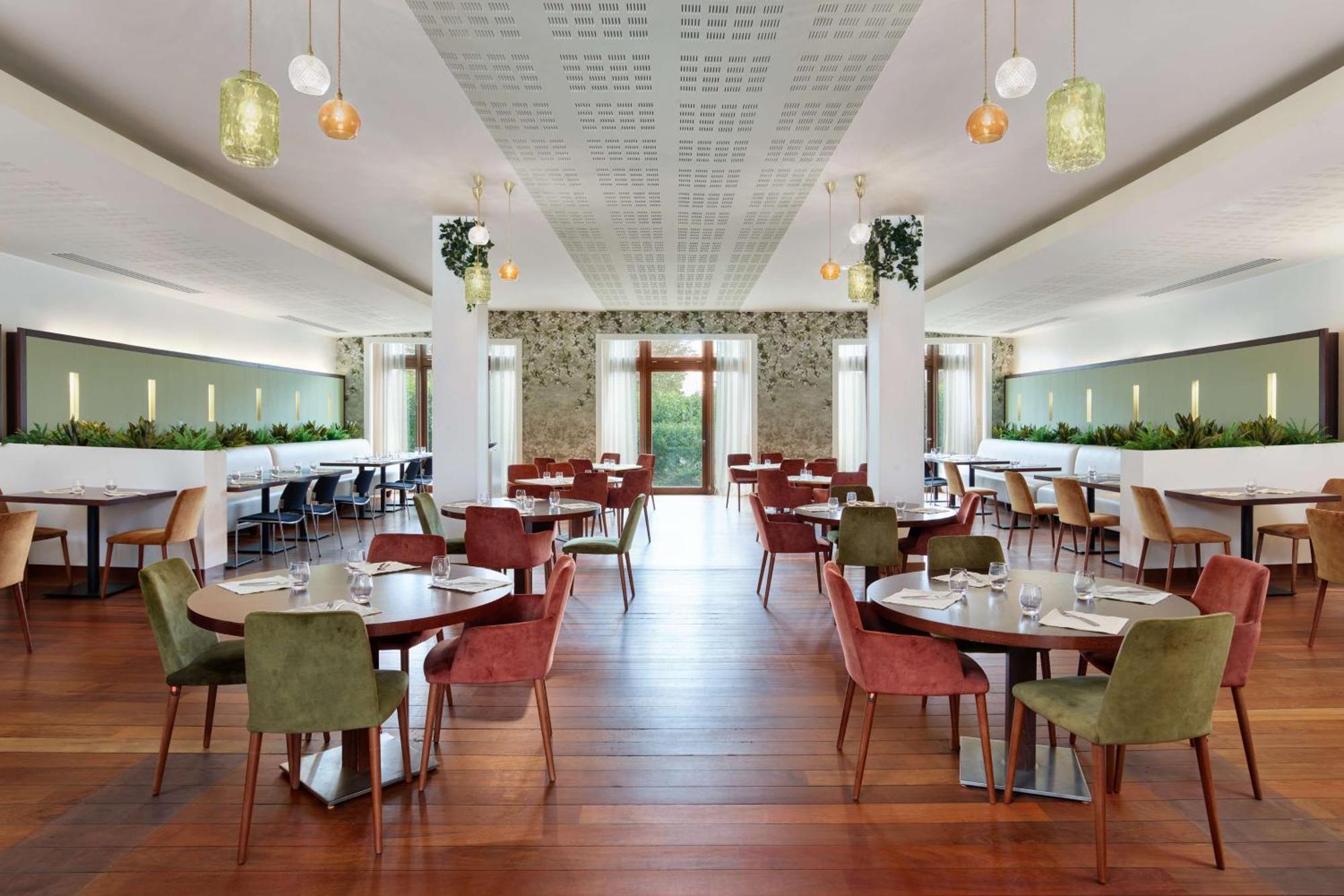 Radisson Blu Hotel Paris, Marne-la-Vallée Magny-le-Hongre Esterno foto Interior of the restaurant