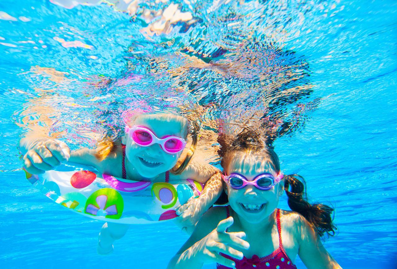 Radisson Blu Hotel Paris, Marne-la-Vallée Magny-le-Hongre Esterno foto Swimming