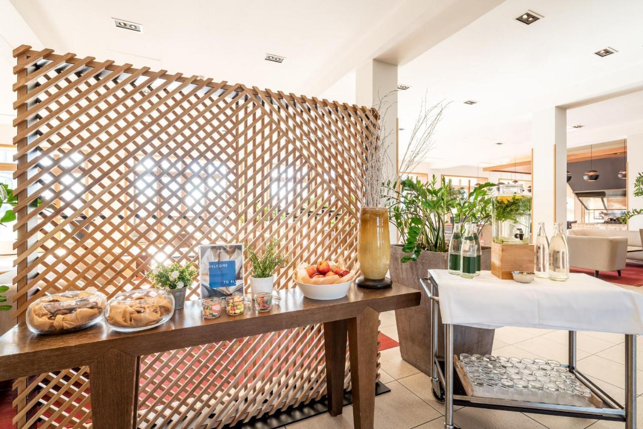 Radisson Blu Hotel Paris, Marne-la-Vallée Magny-le-Hongre Esterno foto Welcome to the meeting