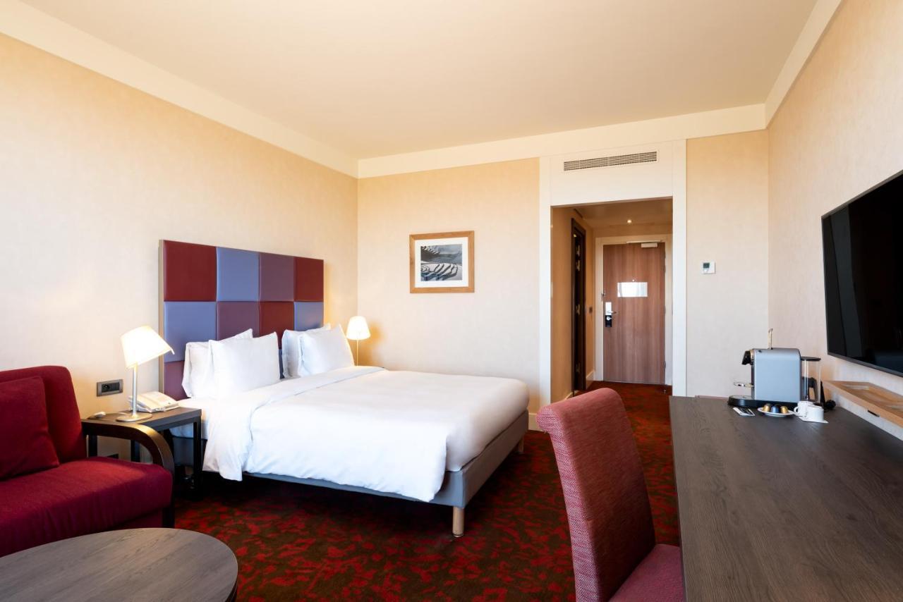 Radisson Blu Hotel Paris, Marne-la-Vallée Magny-le-Hongre Esterno foto Room at the Hilton Rome
