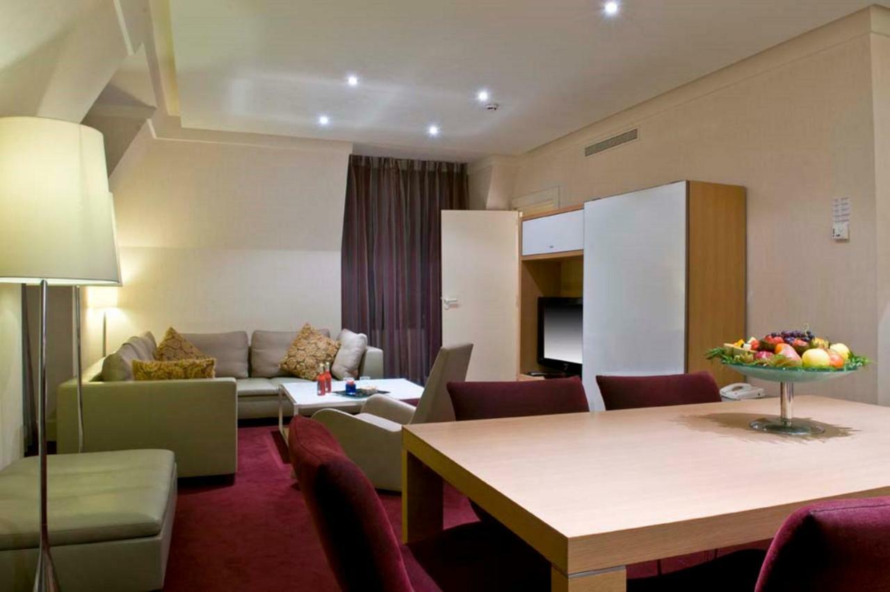 Radisson Blu Hotel Paris, Marne-la-Vallée Magny-le-Hongre Esterno foto Interior of a hotel room