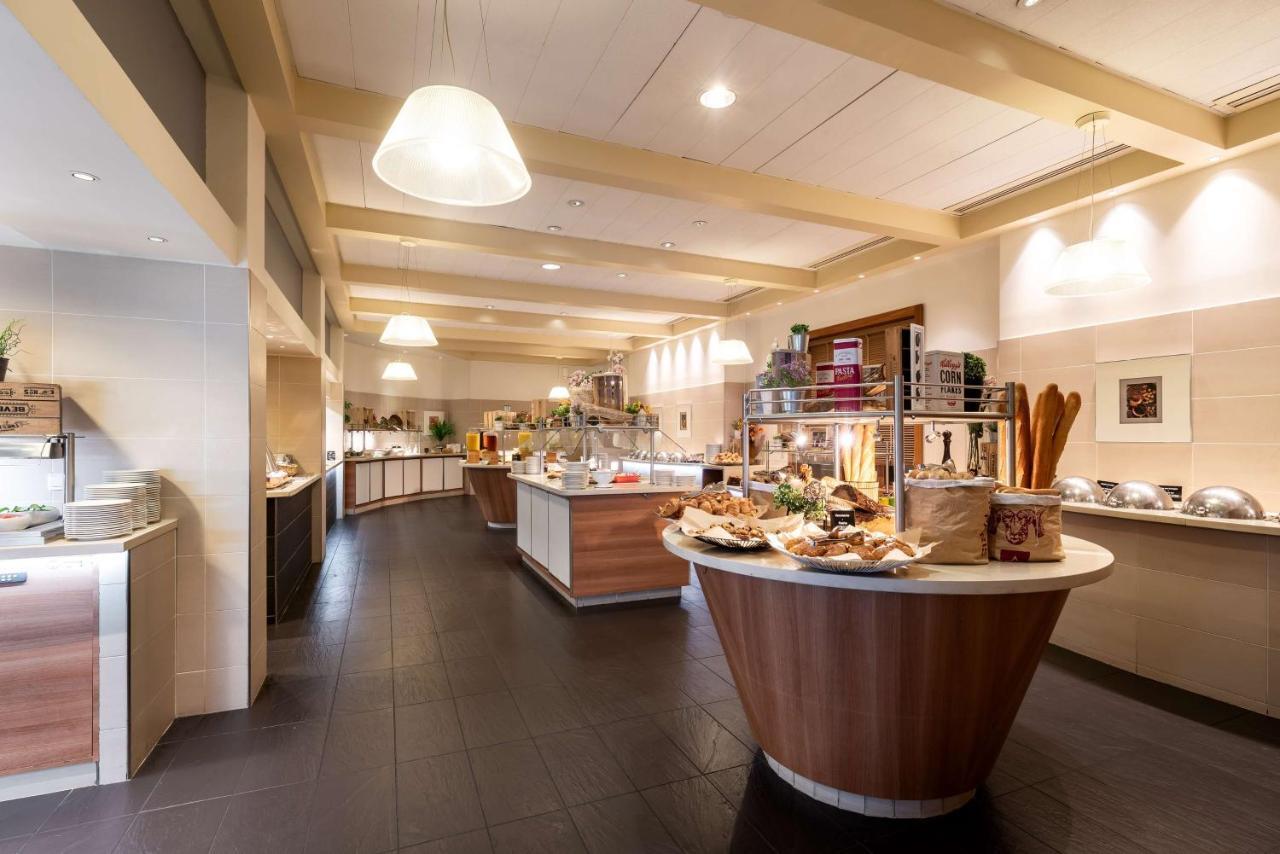 Radisson Blu Hotel Paris, Marne-la-Vallée Magny-le-Hongre Esterno foto Breakfast buffet